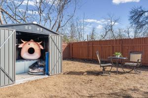 Family Retreat Games, Fire Pit & Kids Barn