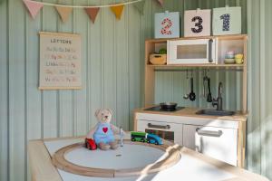 Family Retreat Games, Fire Pit & Kids Barn