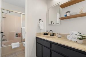 Family Retreat Games, Fire Pit & Kids Barn