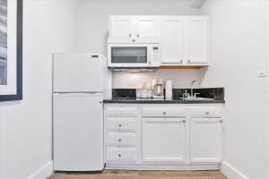 South of Fifth Studio Steps to Beach on Ocean Drive