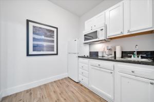 South of Fifth Studio Steps to Beach on Ocean Drive