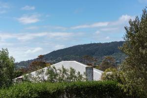 Spacious beachside family home