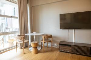 Potts Point Art Deco w Harbour & Skyline Views