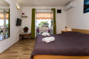 Family friendly seaside apartments Dingac - Borak, Peljesac - 18060