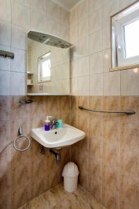 Family friendly seaside apartments Dingac - Borak, Peljesac - 18060