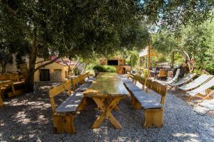 Family friendly seaside apartments Dingac - Borak, Peljesac - 18065