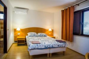 Family friendly seaside apartments Dingac - Borak, Peljesac - 18065