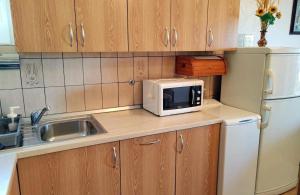 Apartments with parking space Barbat, Rab - 25045