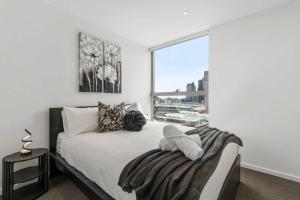 Docklands 2BR Apt - Walk to CBD South Wharf DFO