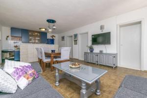 Apartments by the sea Rastici, Ciovo - 2080