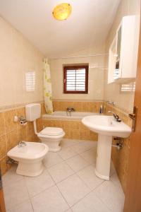 Apartments with parking space Rastici, Ciovo - 2794