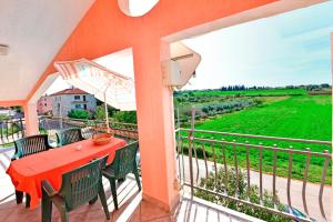 Apartments and rooms with a swimming pool Novigrad - 6951