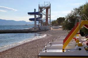Apartments with parking space Supetar, Brac - 7631