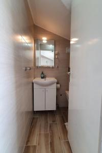 Apartments with parking space Cunski, Losinj - 7951