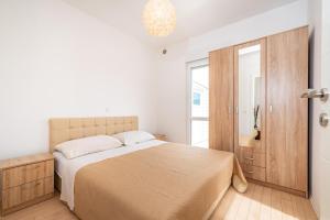 Family-friendly apartments with swimming pool Vir - 23976