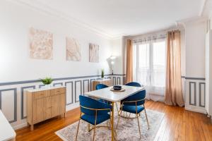 Elegant Haussmannian-style apt in Paris I Balcony and City Views, close to Metro, Parking available