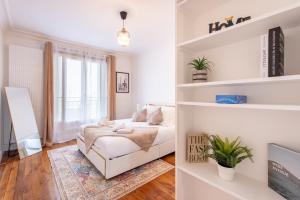 Elegant Haussmannian-style apt in Paris I Balcony and City Views, close to Metro, Parking available