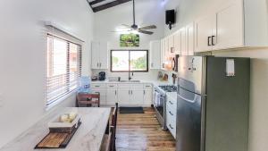 Modern Toucan Farmhouse - Belmopan Escape