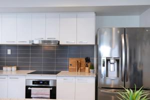 Dakabin Escape - Modern Comfort near Dining & Shops