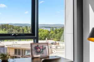 Stylish 1BDR Sunlit Apartment w Rooftop Pool & Gym