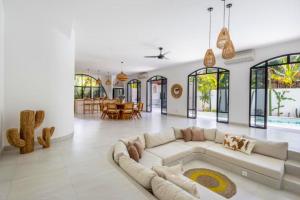 Ashlyn Elegant 4 BR Private Pool Villa ZN437