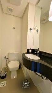 Apto a 300m do mar próximo e do lado Quatro Praças