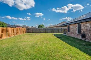 Stylish Pet Friendly Killeen 3BR with Fenced Backyard