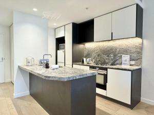 Prestigious 2BR West Side Place apt Level 32#WSP32A