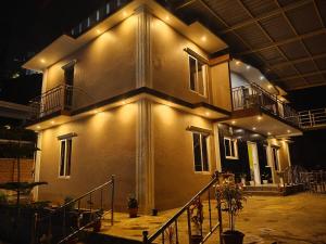 Spacious 6 Bedroom Villa for Families & Group stay
