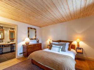 Chalet spacieux à Courchevel avec spa et 5 chambres - FR-1-564-159