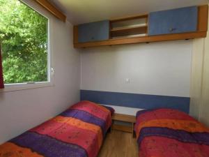 Mobil-home confortable avec terrasse pour 4 personnes - API-1-52-1361