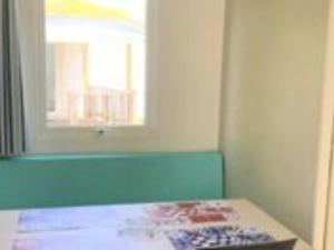 Mobil-home confortable avec terrasse - 6 personnes - API-1-52-1308