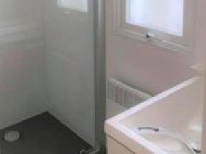 Mobil-home confortable avec terrasse - 6 personnes - API-1-52-1308