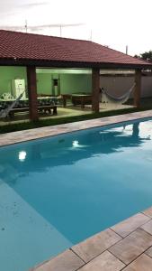 Itanhaém Maravilhosa, Bilhar, Sky, WiFi, Piscina e churrasqueira grande, Gramado, Casa linda de alto padrão a 600m praia
