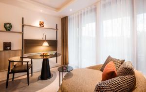 Kennedy 89 Unbound Collection Hyatt