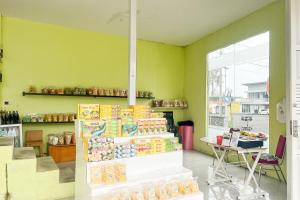 RedDoorz Syariah at Jalan Dieng 7