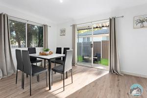 Aircabin - Stylish 4 Bedrooms Home in Colyton