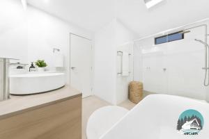 Stylish Modern 3BR Home in Gledswood Hills
