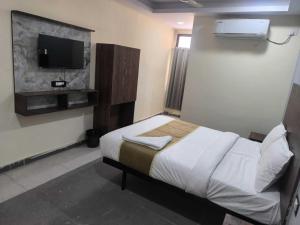 Hotel O Capital Grand Near Nehru Zoo Park