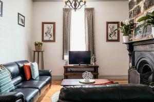 Candle Stick on Bank