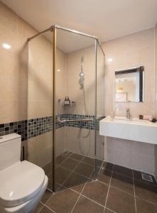 LuxeStay Saigon - Luxury Studios, 1 Bedroom, 2 Bedroom & 3 Bedroom Apartments - City Centre Ho Chi Minh City, Pool Access, Ideal for Families Business Travelers and Group Bookings