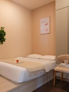 LuxeStay Saigon - Luxury Studios, 1 Bedroom, 2 Bedroom & 3 Bedroom Apartments - City Centre Ho Chi Minh City, Pool Access, Ideal for Families Business Travelers and Group Bookings