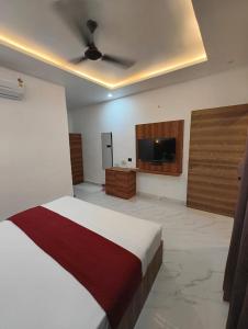 Hotel Omkar Palace