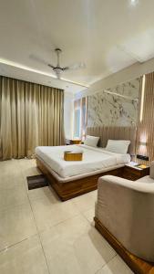 Galaxia Luxe Stay Omaxe Hazratganj mall