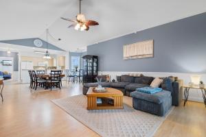 Water Views- 5 Beds- Near Broadway @ Beach- Pools