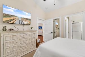 Waterviews w Near Golf- Pools- Broadway @ Beach