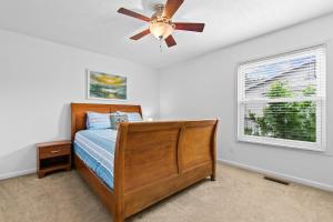 3 Blocks to Beach - Sleeps 8- 5 Bds- Backyard