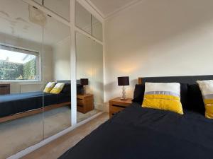 Balcony Terrace 1300ft 2Bed 2Bath High Cieling in South Kensington Knightsbridge next to Hyde Park