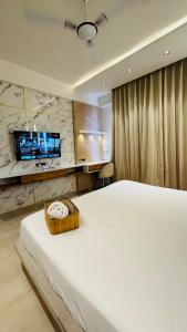Galaxia Luxe Stay Omaxe Hazratganj mall