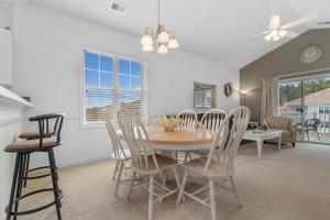 Stylish Barefoot Golf Condo with Pool Access